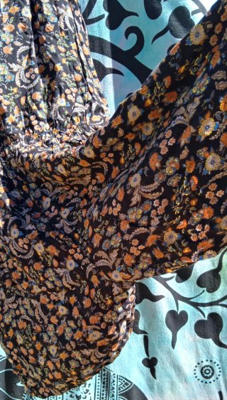 MONOS:DESCRIPCION,TALLA Y MARCA EN TEXTO:1X2,5€