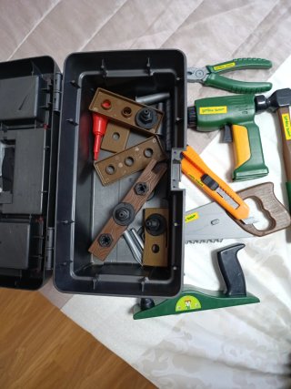 Caja de herramientas de juguete