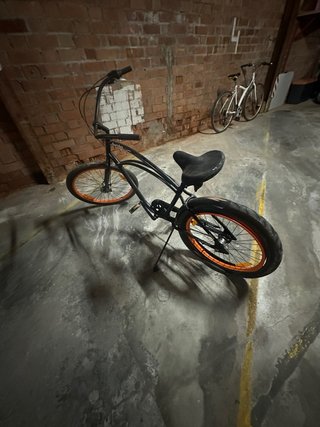 Bicicleta Cruiser Negra y Naranja