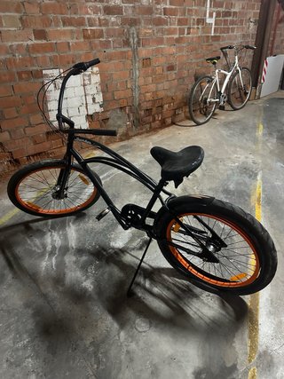 Bicicleta Cruiser Negra y Naranja