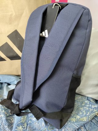 Mochila Adidas azul y blanca