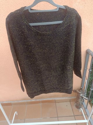 Jersey de Punto Negro con Brillos Dorados