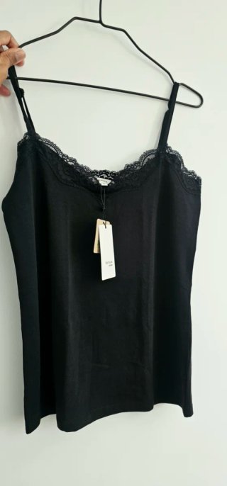 Camiseta tirantes encaje negro