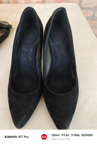Scarpe con tacco nere scamosciate