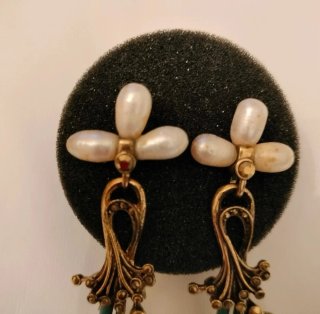 Pendientes Uterqüe Perlas Dulces dorados y Verde