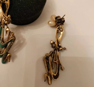 Pendientes Uterqüe Perlas Dulces dorados y Verde