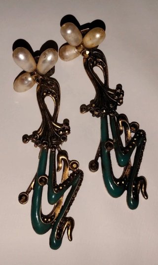 Pendientes Uterqüe Perlas Dulces dorados y Verde