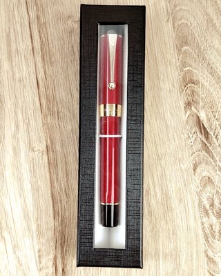 Pluma Estilográfica Roja y Dorada
