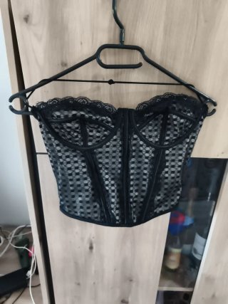 Corsé de encaje negro