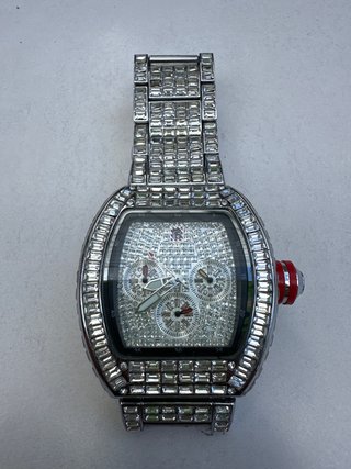Reloj de pulsera plateado con cristales estilo luj