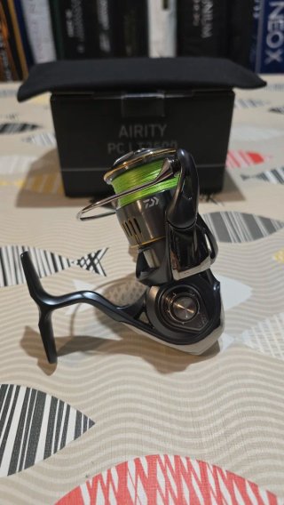CARRETE DAIWA AIRITY PC LT2500