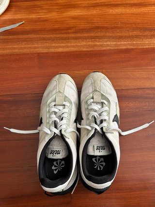Zapatillas Nike Beige y Blanco