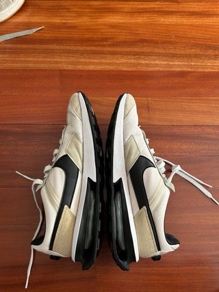 Zapatillas Nike Beige y Blanco