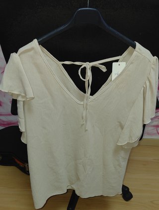 Blusa beige. Nuevas