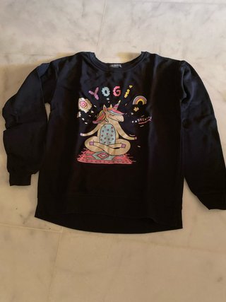Sudadera Negra con Estampado de Unicornio