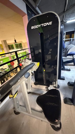 Máquina de gimnasio bíceps tríceps y extensiones