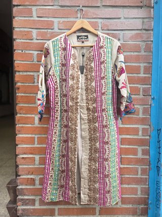 Levita Niza beige bordados multicolor