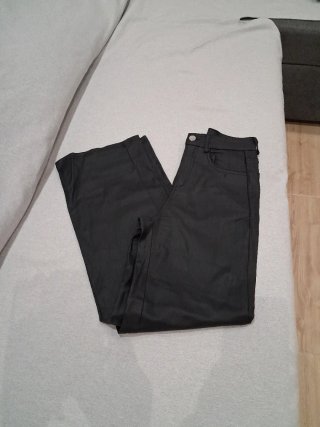 Pantalón Negro imitación cuero.