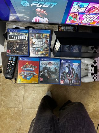Consola PlayStation 4 (PS4) con 5 Juegos