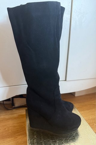 Botas Altas Negras con Cuña