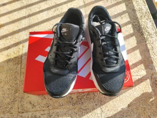 Zapatillas Nike Air Negras y Blancas