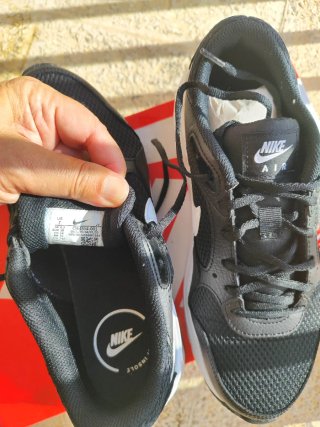 Zapatillas Nike Air Negras y Blancas