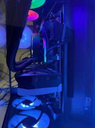 PC Gaming RTX 5070 Ti, Ryzen 7 7800X3D, 32GB