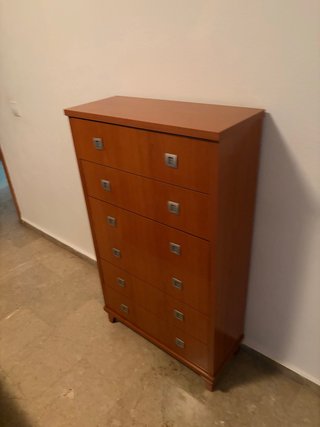 Cómoda de madera aglomerada