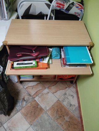 Mesa de escritorio de madera