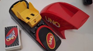 UNO Attack! Juego de cartas con dispensador