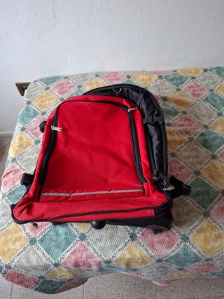 Trolley da viaggio rosso e nero