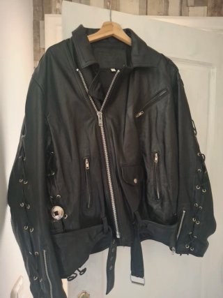 Chaqueta de cuero negra