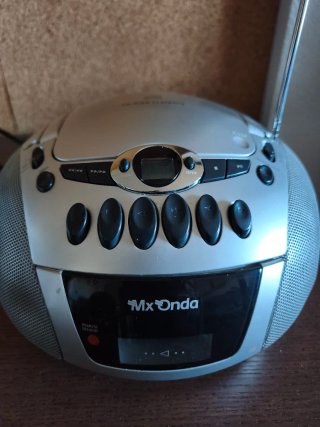 Radio Cassette Portátil con CD Mx Onda