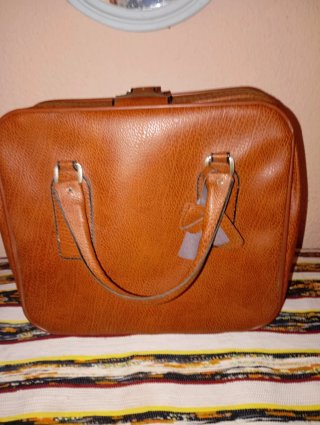 Maleta pequeña marrón