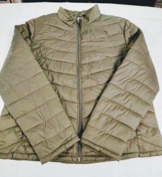 Cazadora acolchada verde Primark Talla M