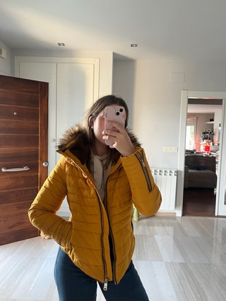 Abrigo plumífero amarillo Zara