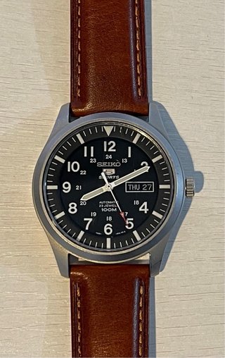 Reloj Seiko Automático Negro Correa Marrón