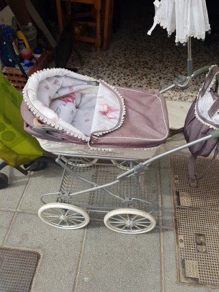 Coche de bebé de juguete. Marca De Cuevas. Reborn.