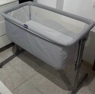 Mini cuna Chicco Next2Me gris