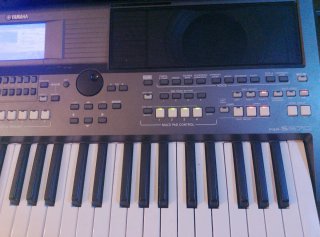 Teclado Piano Yamaha PSR-S670 a funcionar perfeito