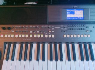Teclado Piano Yamaha PSR-S670 a funcionar perfeito