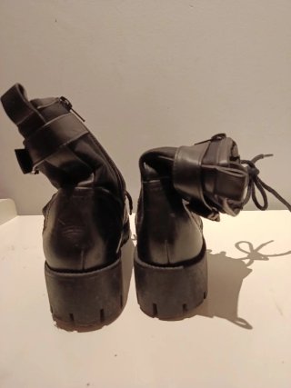 Botines Negros con Cordones