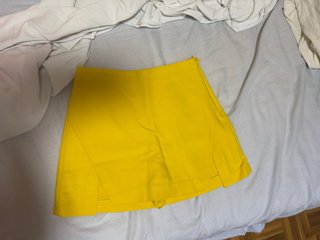 Falda pantalon amarilla corta