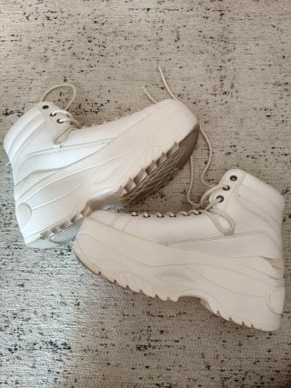 Zapatos de plataforma blancos