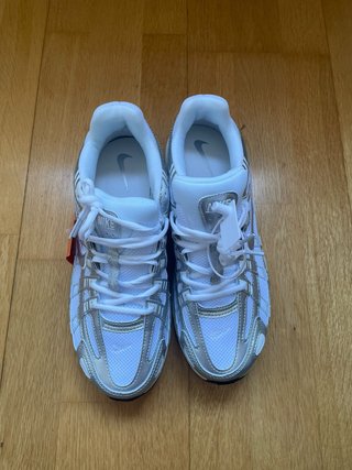 Zapatillas Nike Blancas y Plateadas Nuevas