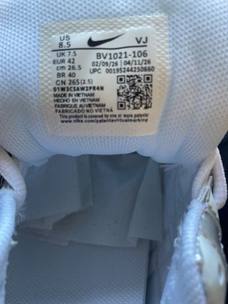 Zapatillas Nike Blancas y Plateadas Nuevas