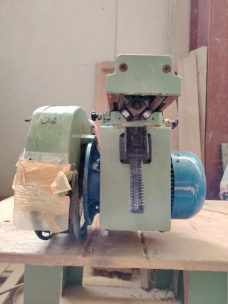 Sierra radial profesional adaptada para hacer