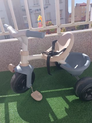 Triciclo Smoby con asiento y cesta