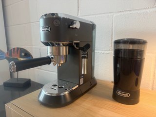 Cafetera DeLonghi Dedica con Molinillo