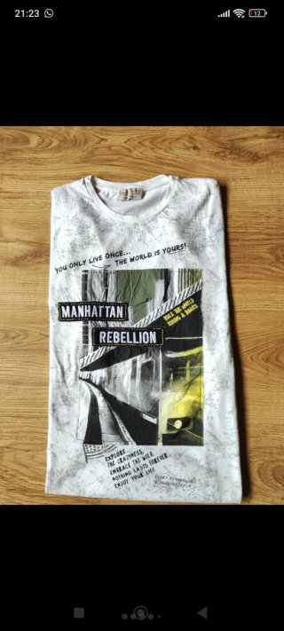 Camiseta Vintage Manhattan Rebellion | Y2K